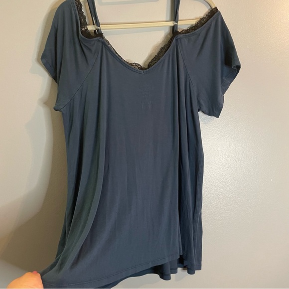 TORRID SUPER SOFT Lace Trim Cold Shoulder Top SZ/2 - Picture 4 of 10